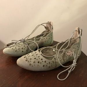 Justice Flats With Tie